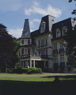 Façade nord vue de trois quarts. © Région Bourgogne-Franche-Comté, Inventaire du patrimoine