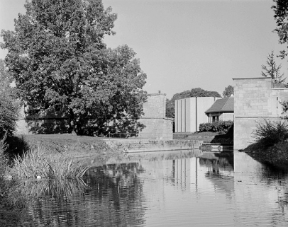 Courtine et chenal, depuis la passerelle de halage au sud. © Région Bourgogne-Franche-Comté, Inventaire du patrimoine