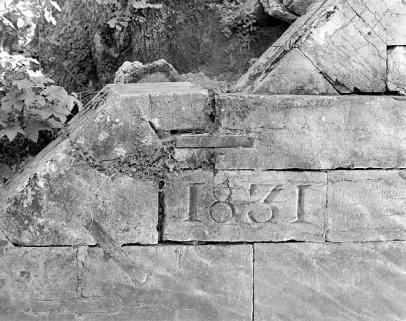 Date 1831 portée sur le bajoyer gauche de la passerelle de halage. © Région Bourgogne-Franche-Comté, Inventaire du patrimoine