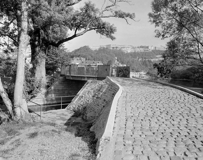 Chemin de halage et passerelle. © Région Bourgogne-Franche-Comté, Inventaire du patrimoine