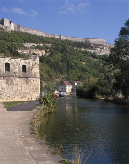 Vue d'ensemble depuis l'amont. © Région Bourgogne-Franche-Comté, Inventaire du patrimoine Vue d'ensemble depuis l'amont. © Région Bourgogne-Franche-Comté, Inventaire du patrimoine