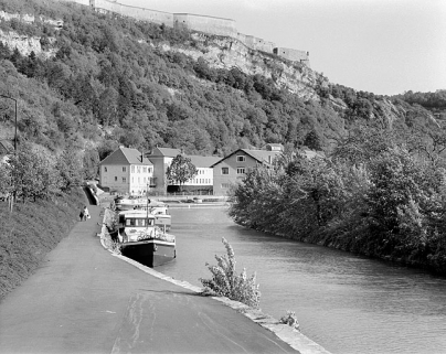 Vue d'ensemble, depuis l'amont. © Région Bourgogne-Franche-Comté, Inventaire du patrimoine Vue d'ensemble, depuis l'amont. © Région Bourgogne-Franche-Comté, Inventaire du patrimoine