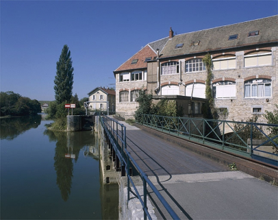 Pont de halage, depuis le chemin de halage. © Région Bourgogne-Franche-Comté, Inventaire du patrimoine Pont de halage, depuis le chemin de halage. © Région Bourgogne-Franche-Comté, Inventaire du patrimoine