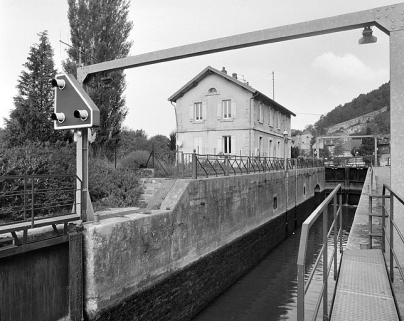 Intérieur du sas, de trois quarts. © Région Bourgogne-Franche-Comté, Inventaire du patrimoine Intérieur du sas, de trois quarts. © Région Bourgogne-Franche-Comté, Inventaire du patrimoine