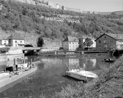 Vue d'ensemble depuis l'ouest (île de la maison d'éclusier n° 51). © Région Bourgogne-Franche-Comté, Inventaire du patrimoine Vue d'ensemble depuis l'ouest (île de la maison d'éclusier n° 51). © Région Bourgogne-Franche-Comté, Inventaire du patrimoine