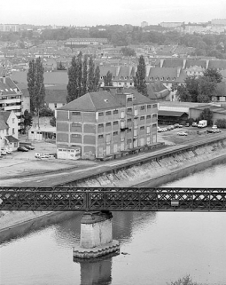 Port fluvial : vue d'ensemble plongeante depuis Bregille au sud-est (rive droite). © Région Bourgogne-Franche-Comté, Inventaire du patrimoine Port fluvial : vue d'ensemble plongeante depuis Bregille au sud-est (rive droite). © Région Bourgogne-Franche-Comté, Inventaire du patrimoine
