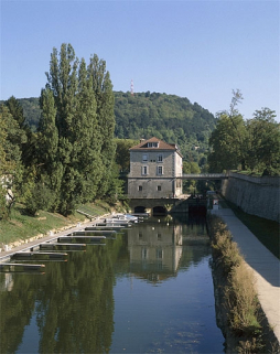 Vue d'ensemble depuis l'aval. © Région Bourgogne-Franche-Comté, Inventaire du patrimoine Vue d'ensemble depuis l'aval. © Région Bourgogne-Franche-Comté, Inventaire du patrimoine
