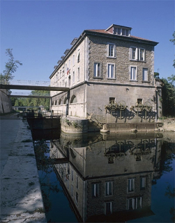 Moulin Saint-Paul de trois quarts droite (depuis l'amont). © Région Bourgogne-Franche-Comté, Inventaire du patrimoine Moulin Saint-Paul de trois quarts droite (depuis l'amont). © Région Bourgogne-Franche-Comté, Inventaire du patrimoine