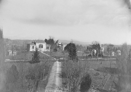 [Vue d'ensemble de la bibliothèque et des pavillons du coudé et de la méridienne, depuis le logement du directeur au sud-ouest], 1922. © Région Bourgogne-Franche-Comté, Inventaire du patrimoine