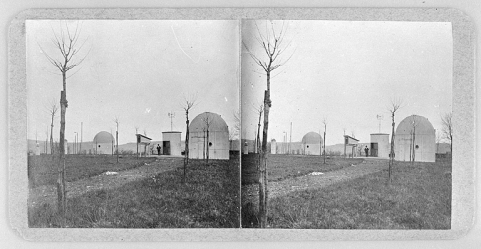 [Vue stéréoscopique d'ensemble des coupoles à l'entrée de la partie nord et des plantations], 1904. © Région Bourgogne-Franche-Comté, Inventaire du patrimoine