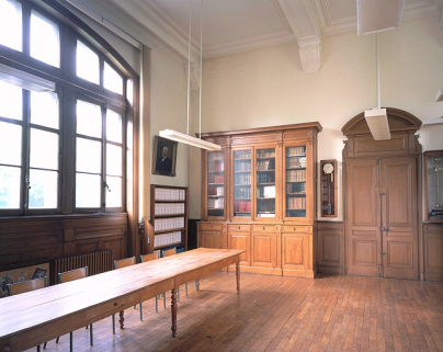 Intérieur de la grande salle, côté sud. © Région Bourgogne-Franche-Comté, Inventaire du patrimoine Intérieur de la grande salle, côté sud. © Région Bourgogne-Franche-Comté, Inventaire du patrimoine