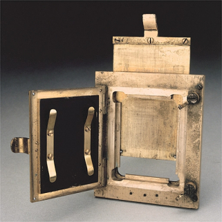 Châssis photographique. Châssis destiné à prendre place à l'extrémité du tube d'une lunette ? © Région Bourgogne-Franche-Comté, Inventaire du patrimoine