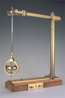 Montage : pendule polygonal de M. Gruey. © Région Bourgogne-Franche-Comté, Inventaire du patrimoine