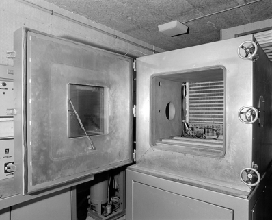 Enceinte d'essais : porte ouverte. © Région Bourgogne-Franche-Comté, Inventaire du patrimoine Enceinte d'essais : porte ouverte. © Région Bourgogne-Franche-Comté, Inventaire du patrimoine