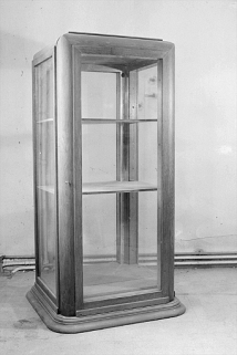 Vue d'ensemble d'une armoire, porte fermée. © Région Bourgogne-Franche-Comté, Inventaire du patrimoine