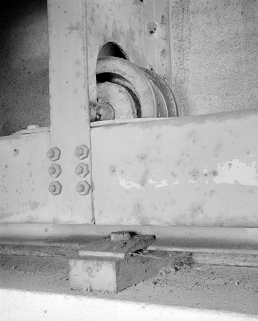 Détail du système de rotation de la coupole : galet. © Région Bourgogne-Franche-Comté, Inventaire du patrimoine