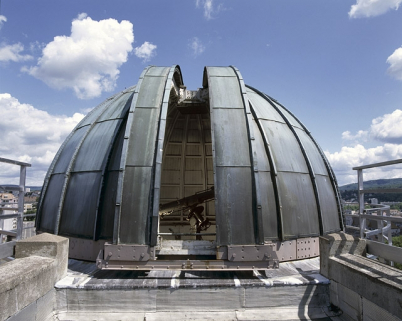 Corps d'entrée : le dôme de l'observatoire astronomique. © Région Bourgogne-Franche-Comté, Inventaire du patrimoine Corps d'entrée : le dôme de l'observatoire astronomique. © Région Bourgogne-Franche-Comté, Inventaire du patrimoine