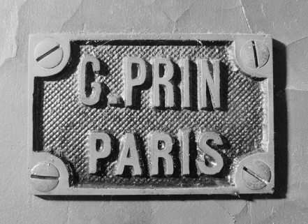 Plaque du constructeur. © Région Bourgogne-Franche-Comté, Inventaire du patrimoine