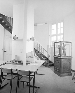 Pilier triangulaire supportant la lunette et escalier d'accès au dôme. © Région Bourgogne-Franche-Comté, Inventaire du patrimoine