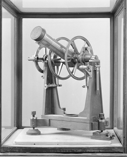 Vue d'ensemble, de trois quarts, côté objectif. © Région Bourgogne-Franche-Comté, Inventaire du patrimoine Vue d'ensemble, de trois quarts, côté objectif. © Région Bourgogne-Franche-Comté, Inventaire du patrimoine