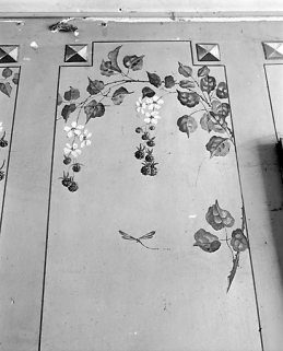 Panneau : ronce des bois, avec fleurs et fruits, et libellule. © Région Bourgogne-Franche-Comté, Inventaire du patrimoine