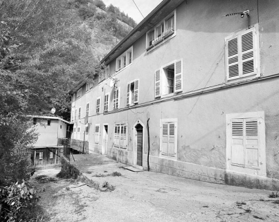 Façade principale, de trois quarts droite. © Région Bourgogne-Franche-Comté, Inventaire du patrimoine Façade principale, de trois quarts droite. © Région Bourgogne-Franche-Comté, Inventaire du patrimoine
