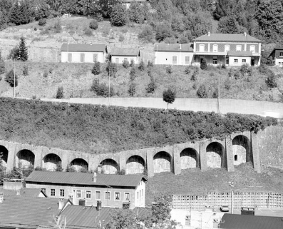 Vue d'ensemble du mur à arcades, depuis l'ouest. © Région Bourgogne-Franche-Comté, Inventaire du patrimoine