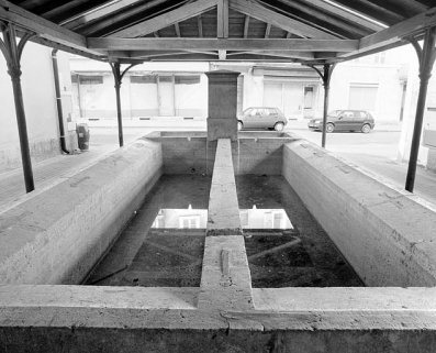Bassin côté lavoir, vu de face. © Région Bourgogne-Franche-Comté, Inventaire du patrimoine