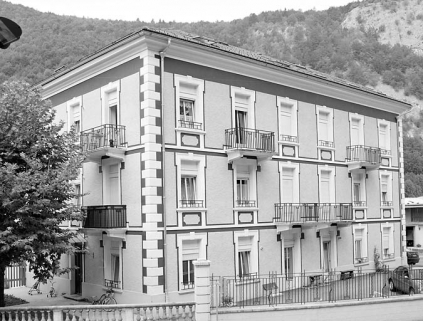 Façade antérieure, de trois quarts gauche. © Région Bourgogne-Franche-Comté, Inventaire du patrimoine