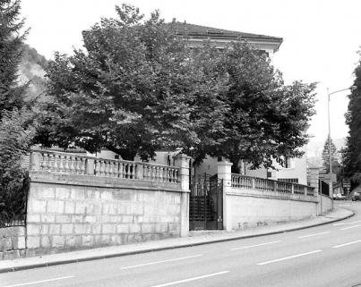Mur de soutènement et escalier indépendant, côté rue. © Région Bourgogne-Franche-Comté, Inventaire du patrimoine