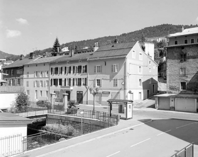 Maisons (19e siècle) aux n° 87 à 91 rue de la République. Maisons (AE 61 à 63) joignant la rue Fenandre. © Région Bourgogne-Franche-Comté, Inventaire du patrimoine
