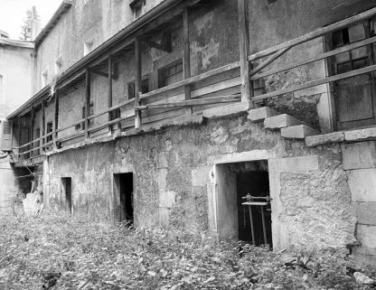 Cour à l'arrière des n° 129 et 131 : atelier. © Région Bourgogne-Franche-Comté, Inventaire du patrimoine Cour à l'arrière des n° 129 et 131 : atelier. © Région Bourgogne-Franche-Comté, Inventaire du patrimoine