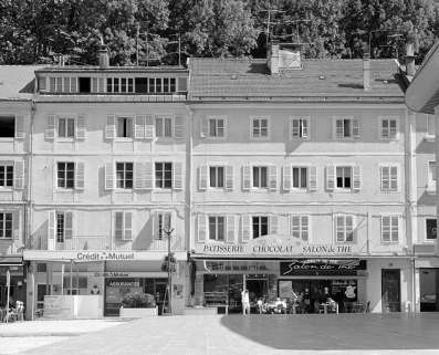 Façade antérieure des immeubles aux n° 135 et 137 rue de la République. © Région Bourgogne-Franche-Comté, Inventaire du patrimoine Façade antérieure des immeubles aux n° 135 et 137 rue de la République. © Région Bourgogne-Franche-Comté, Inventaire du patrimoine