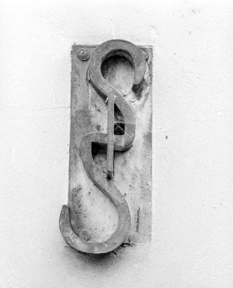 Immeuble : ancre en S sur le mur pignon occidental. © Région Bourgogne-Franche-Comté, Inventaire du patrimoine