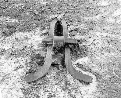 Ancre en A, apparente sur le mur pignon nord. © Région Bourgogne-Franche-Comté, Inventaire du patrimoine