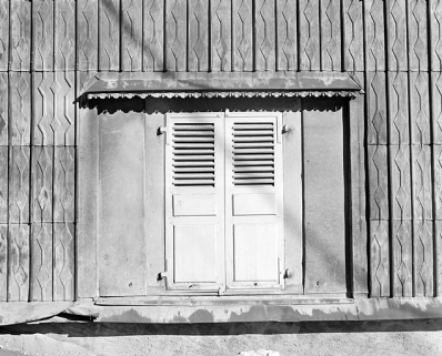 Maison : essentage de tôle et fenêtre du rez-de-chaussée. © Région Bourgogne-Franche-Comté, Inventaire du patrimoine