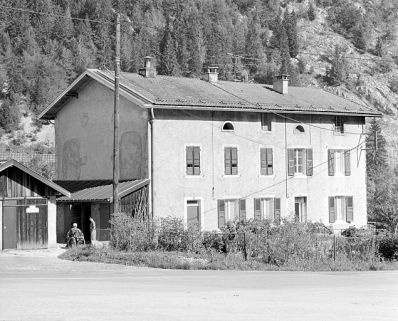 Façades antérieure et latérale gauche. © Région Bourgogne-Franche-Comté, Inventaire du patrimoine Façades antérieure et latérale gauche. © Région Bourgogne-Franche-Comté, Inventaire du patrimoine