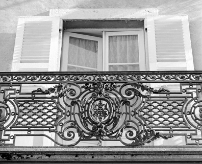 Balcon du premier étage : détail du garde-corps. © Région Bourgogne-Franche-Comté, Inventaire du patrimoine