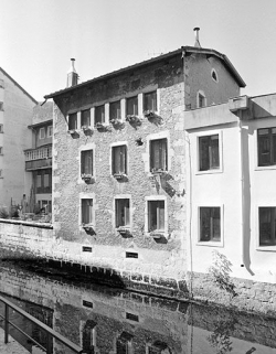 Bâtiment au n° 19, vu de l'est (façade sur la Bienne). © Région Bourgogne-Franche-Comté, Inventaire du patrimoine