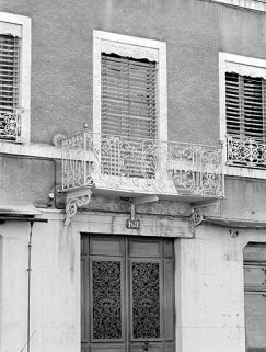 Entrée principale et balcon. © Région Bourgogne-Franche-Comté, Inventaire du patrimoine