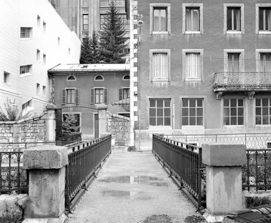 Le tablier, depuis la rue du Docteur Regad. © Région Bourgogne-Franche-Comté, Inventaire du patrimoine Le tablier, depuis la rue du Docteur Regad. © Région Bourgogne-Franche-Comté, Inventaire du patrimoine