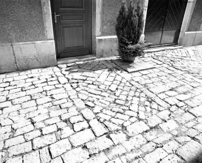 Sol pavé devant l'atelier. © Région Bourgogne-Franche-Comté, Inventaire du patrimoine Sol pavé devant l'atelier. © Région Bourgogne-Franche-Comté, Inventaire du patrimoine