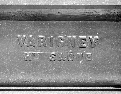 Inscription sur l'abreuvoir. © Région Bourgogne-Franche-Comté, Inventaire du patrimoine Inscription sur l'abreuvoir. © Région Bourgogne-Franche-Comté, Inventaire du patrimoine