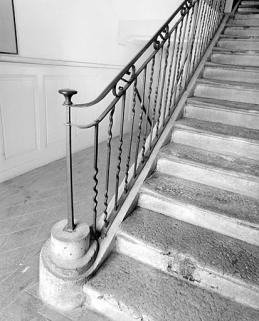 Rampe et départ d'escalier. © Région Bourgogne-Franche-Comté, Inventaire du patrimoine