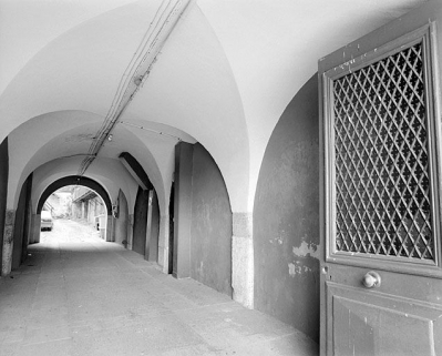 Passage couvert voûté. © Région Bourgogne-Franche-Comté, Inventaire du patrimoine Passage couvert voûté. © Région Bourgogne-Franche-Comté, Inventaire du patrimoine