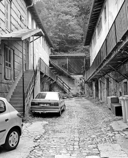 Vue d'ensemble de la cour et des deux ailes, depuis le rez-de-chaussée. © Région Bourgogne-Franche-Comté, Inventaire du patrimoine Vue d'ensemble de la cour et des deux ailes, depuis le rez-de-chaussée. © Région Bourgogne-Franche-Comté, Inventaire du patrimoine