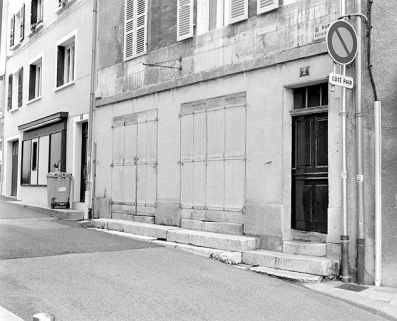 Immeuble avec atelier (19e siècle) au n° 2 rue Victor Hugo : baies de commerce. Immeuble (AI 208). © Région Bourgogne-Franche-Comté, Inventaire du patrimoine