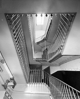 Immeuble (19e siècle) au n° 14 rue des Promenades : l'escalier et sa verrière. Immeuble (AI 44). © Région Bourgogne-Franche-Comté, Inventaire du patrimoine