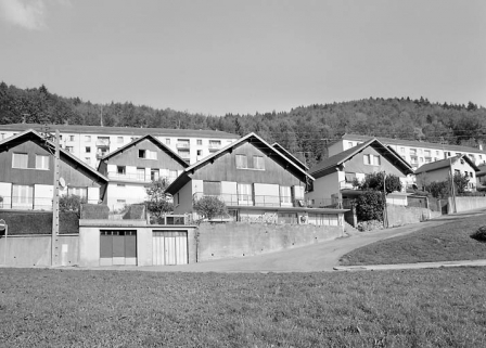 Maisons 34 à 38 avenue de la Libération : élévation sud-ouest. Maisons de 1965-1969. © Région Bourgogne-Franche-Comté, Inventaire du patrimoine