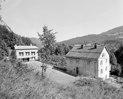 Façades antérieure et latérale droite. © Région Bourgogne-Franche-Comté, Inventaire du patrimoine Façades antérieure et latérale droite. © Région Bourgogne-Franche-Comté, Inventaire du patrimoine